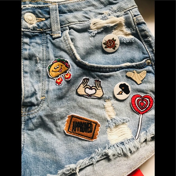 Zara Patch/Pin Distressed Cutoff Short Size 00 - Picture 4 of 8